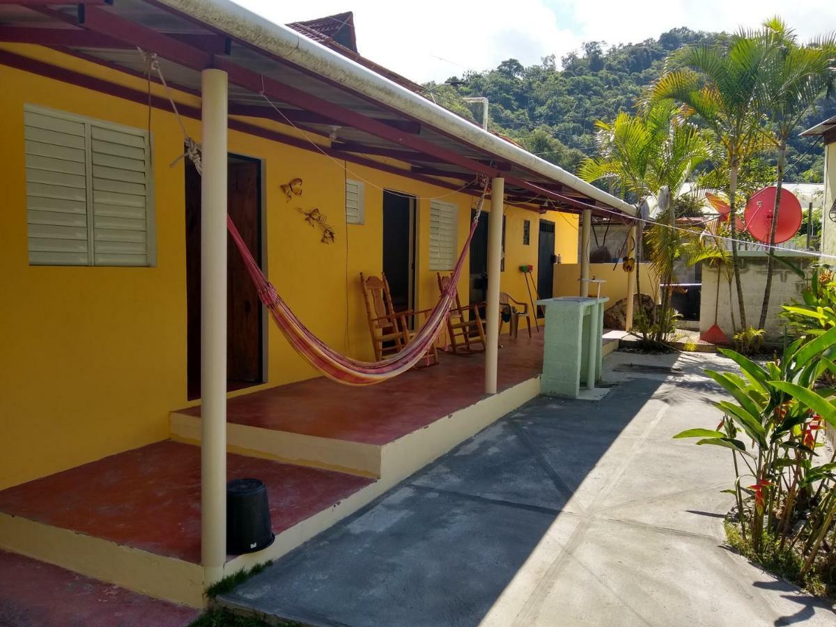 Conrado'S Guesthouse B&B Las Avispas Room photo